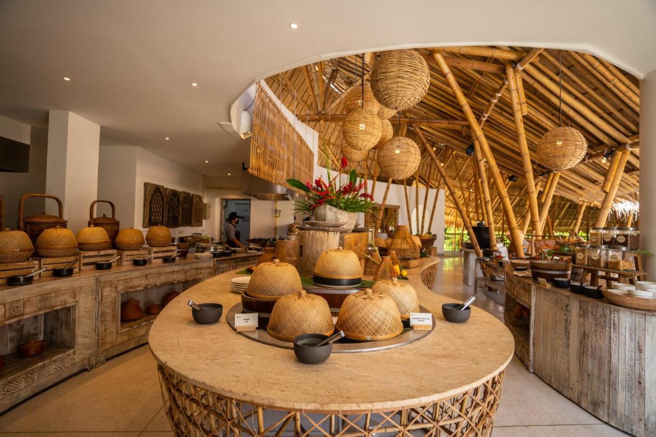 Eden Beach Khaolak Resort And Spa A Lopesan Collection Hotel - Sha Extra Plus Khao Lak Exterior foto The restaurant at the resort