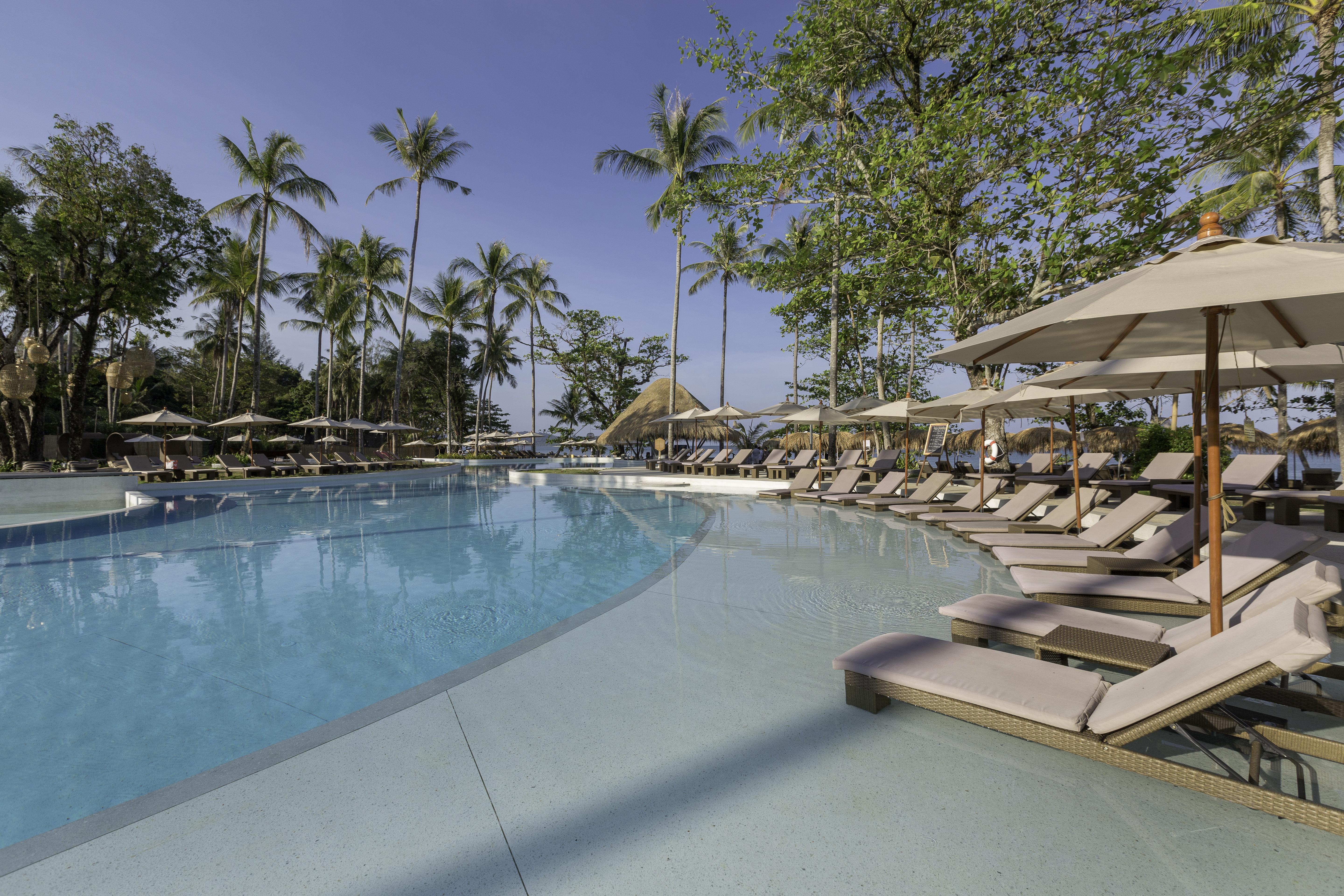 Eden Beach Khaolak Resort And Spa A Lopesan Collection Hotel - Sha Extra Plus Khao Lak Exterior foto The swimming pool at the resort